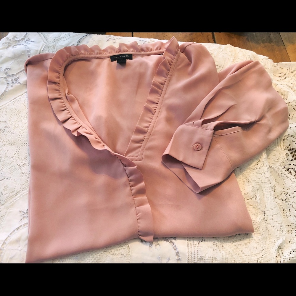 EUC ANN TAYLOR blouse in Tea Rose